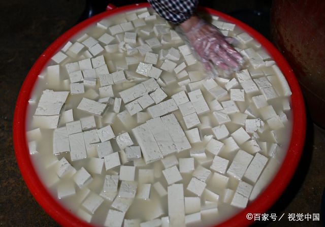 遵义臭豆腐制作过程介绍,一块好豆腐需要十几道工序